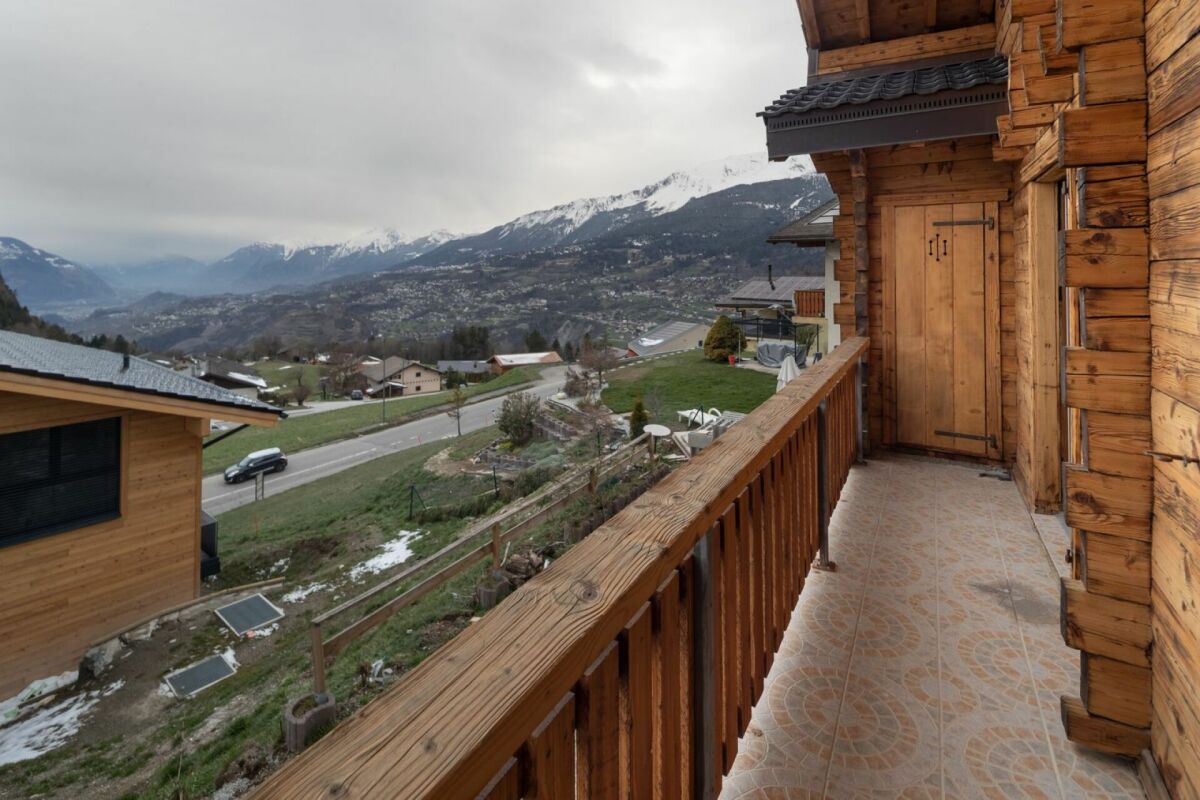 Balkon mit Bergblick