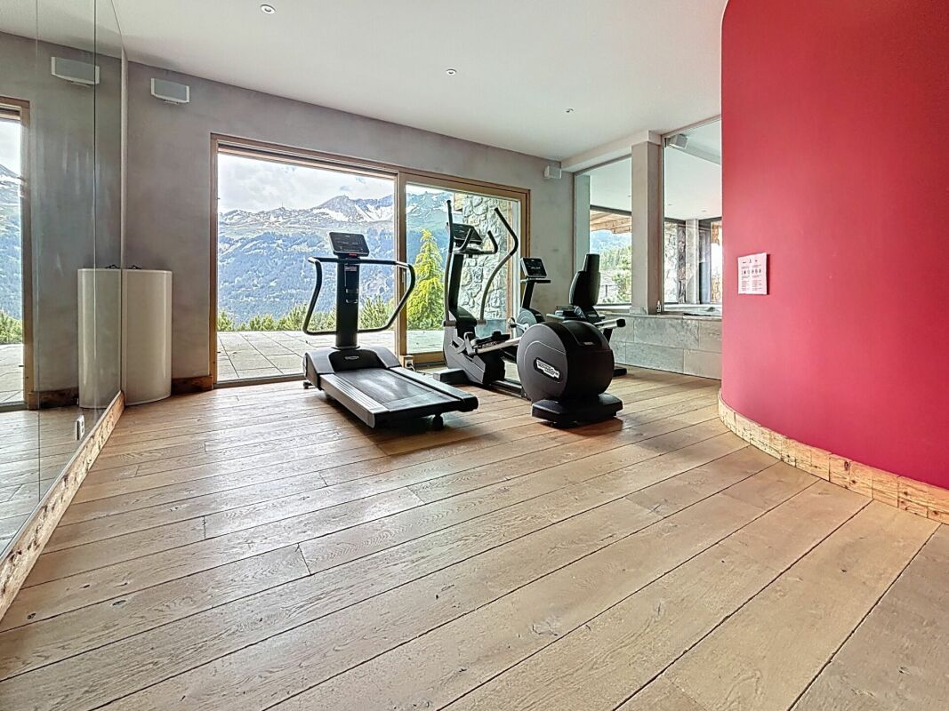 Fitnessraum mit Panoramablick