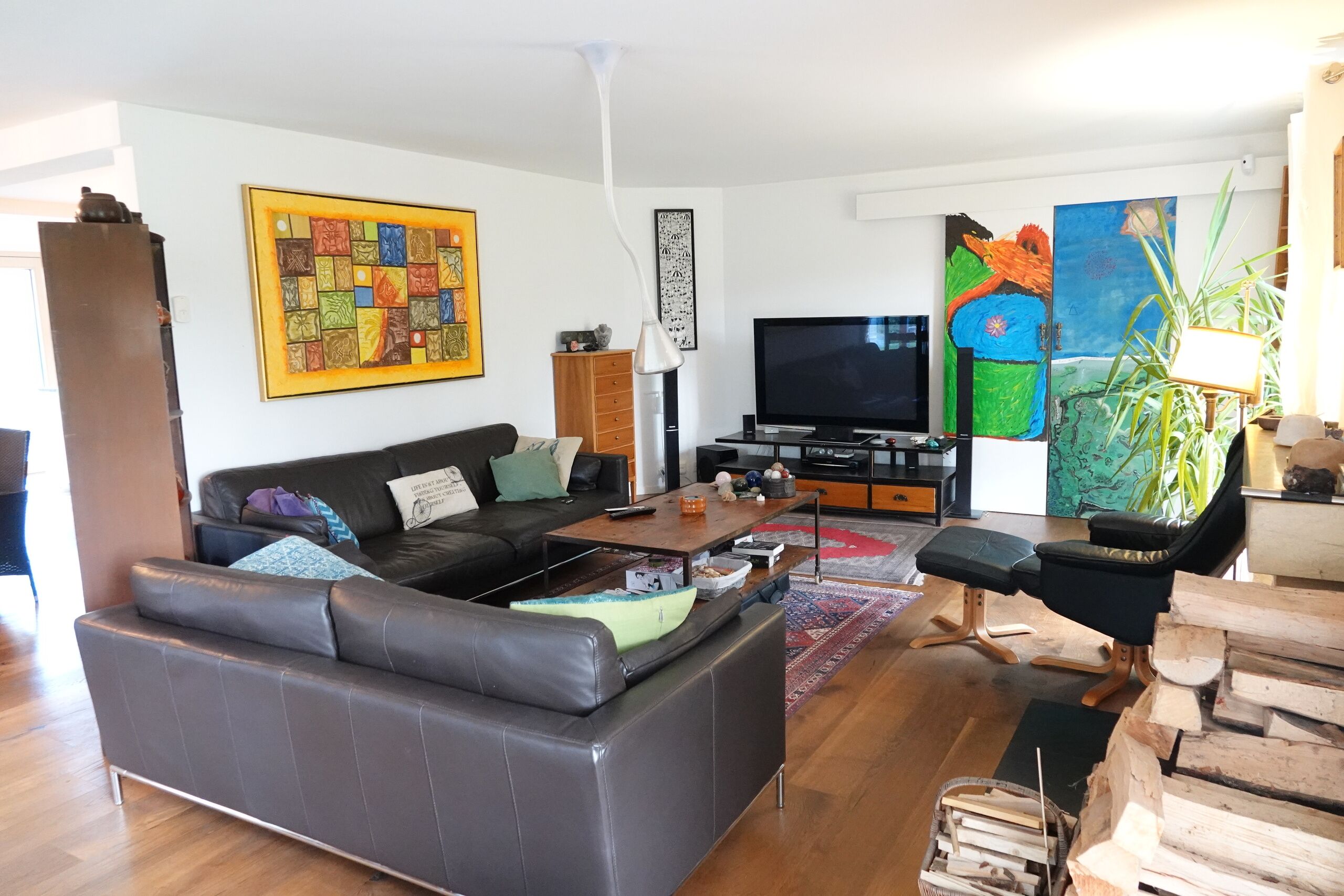 Wohnzimmer mit moderner Sitzgruppe