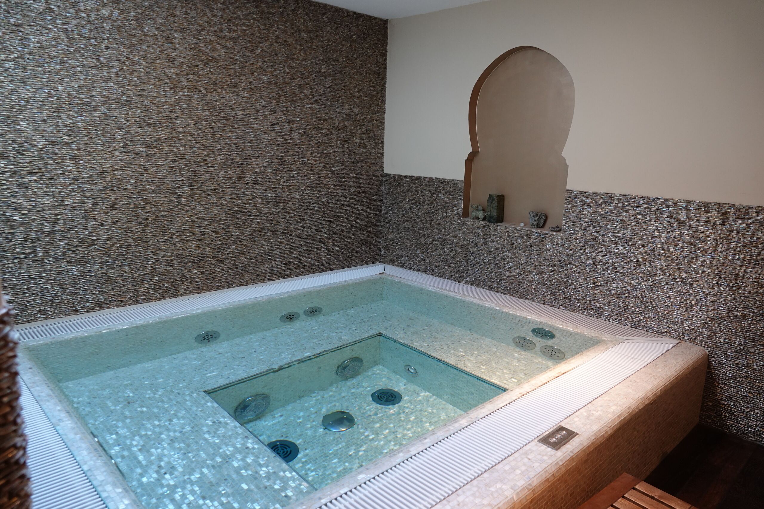 Innenbereich mit Whirlpool