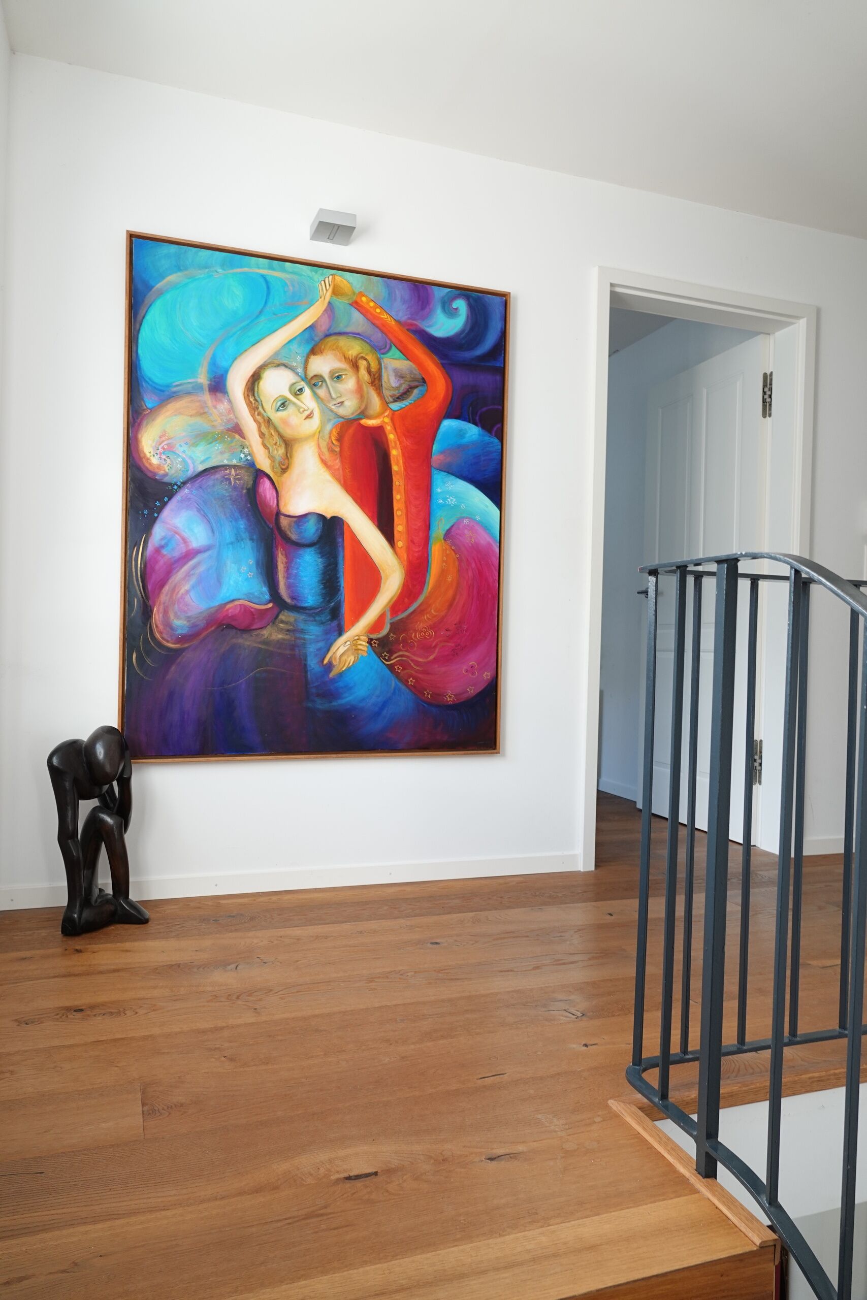 Treppenflur mit Kunstwerk