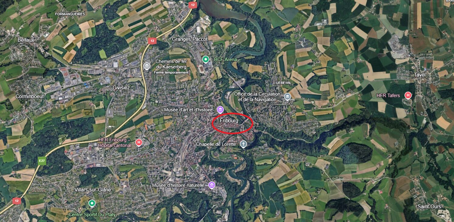Luftbild von Fribourg mit markiertem Stadtgebiet