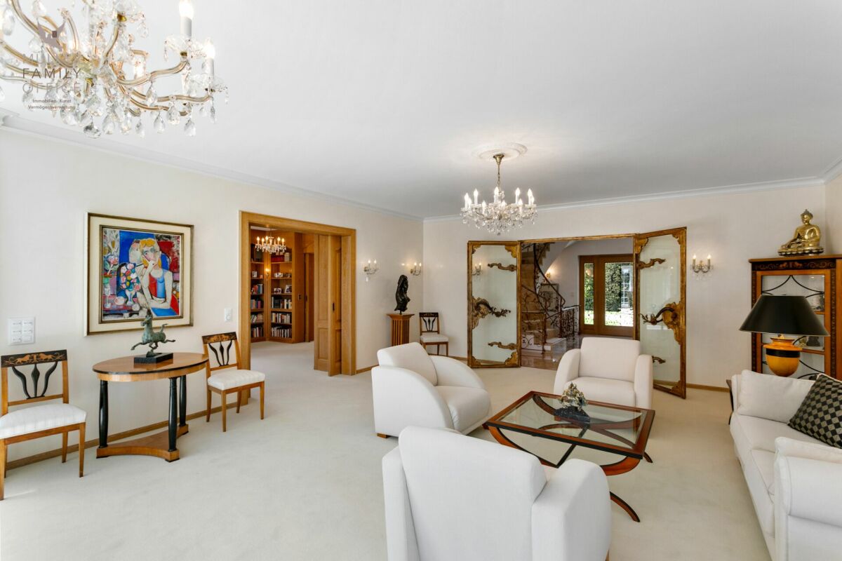 Elegantes Wohnzimmer mit klassischem Mobiliar