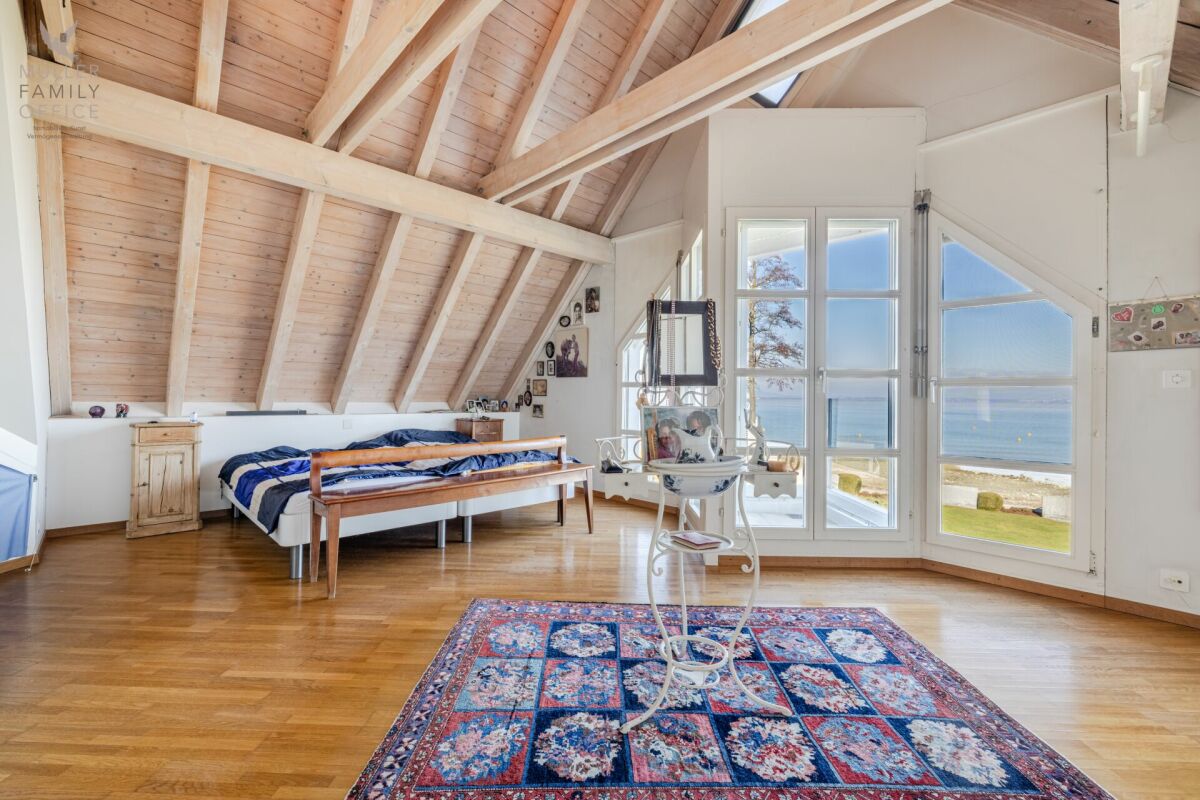 Dachzimmer mit Meerblick