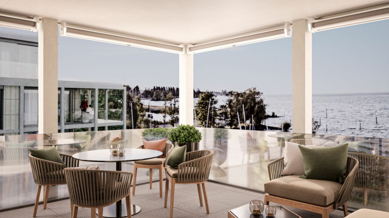 Meerblick-Lounge mit Panoramafenstern