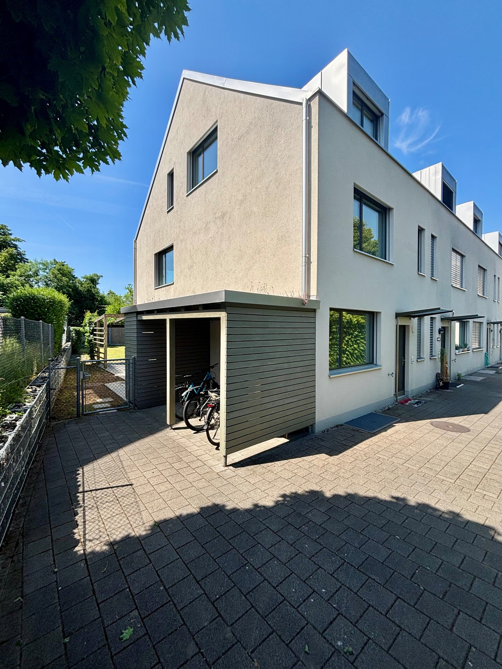Modernes Reihenhaus mit Innenhof