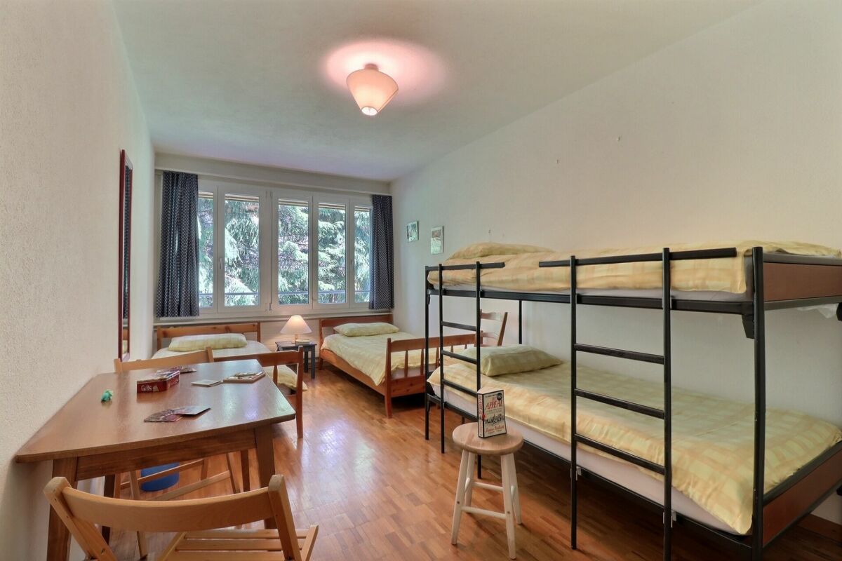 Gemeinschaftsschlafzimmer mit Mehrfachbetten