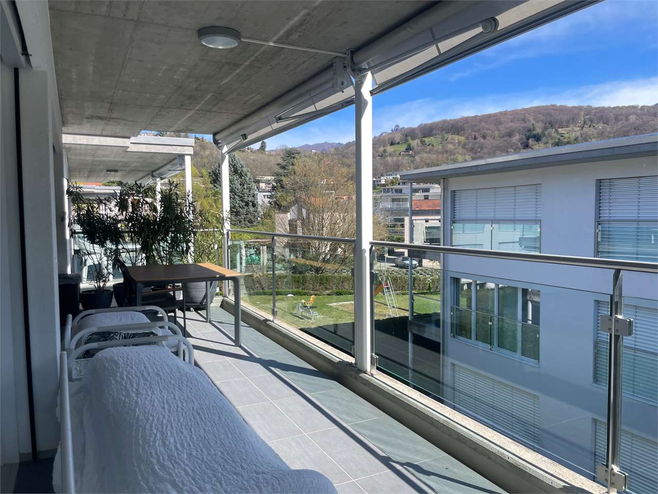Balkon mit Bergblick