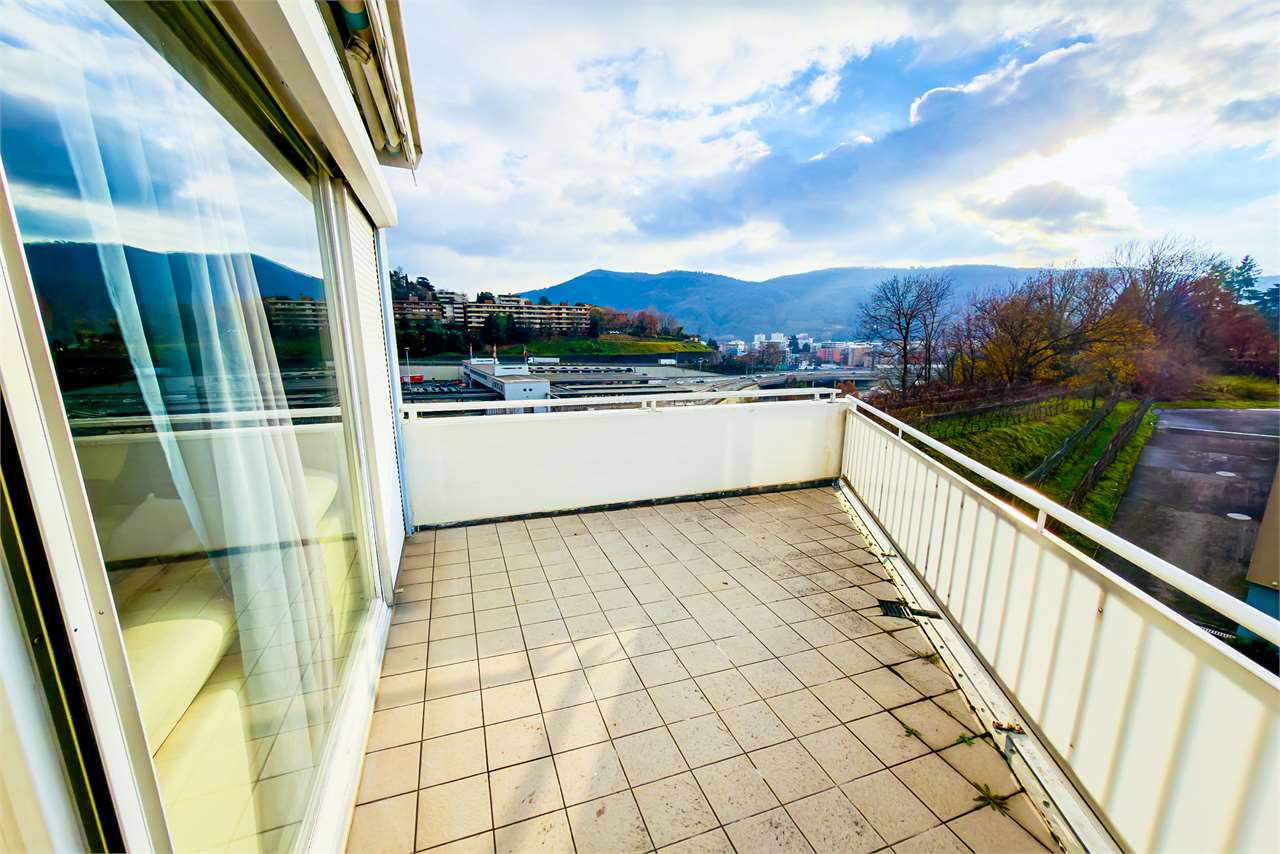 Balkon mit Bergblick