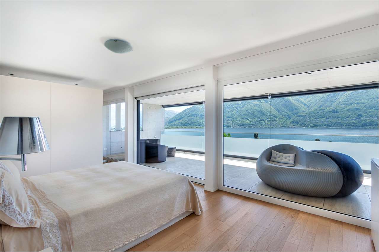 Schlafzimmer mit Seeblick und Terrasse