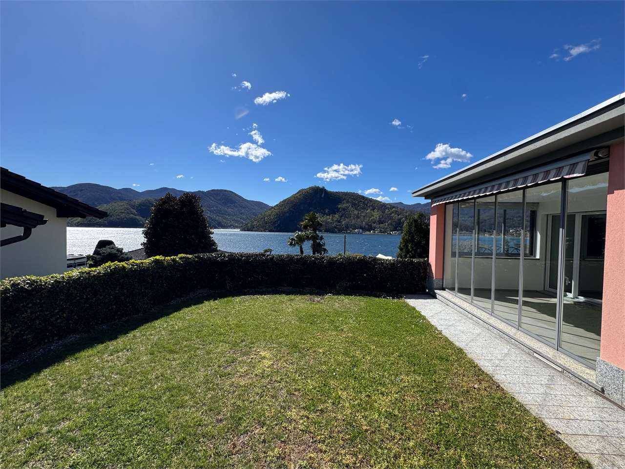 Garten mit Seeblick