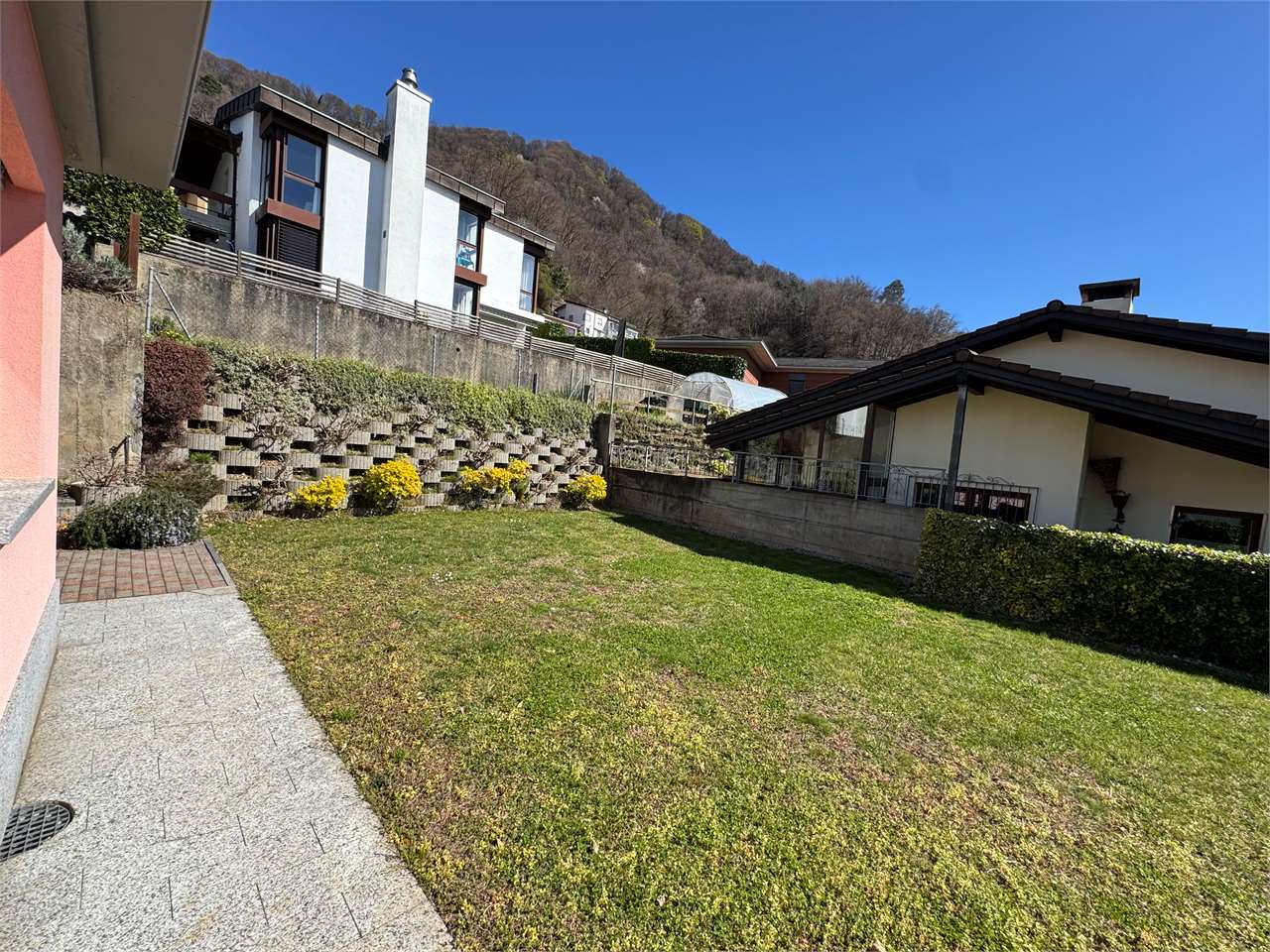 Garten mit Hanglage