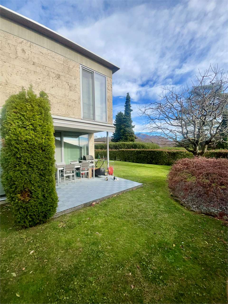 Haus mit Garten und Terrasse