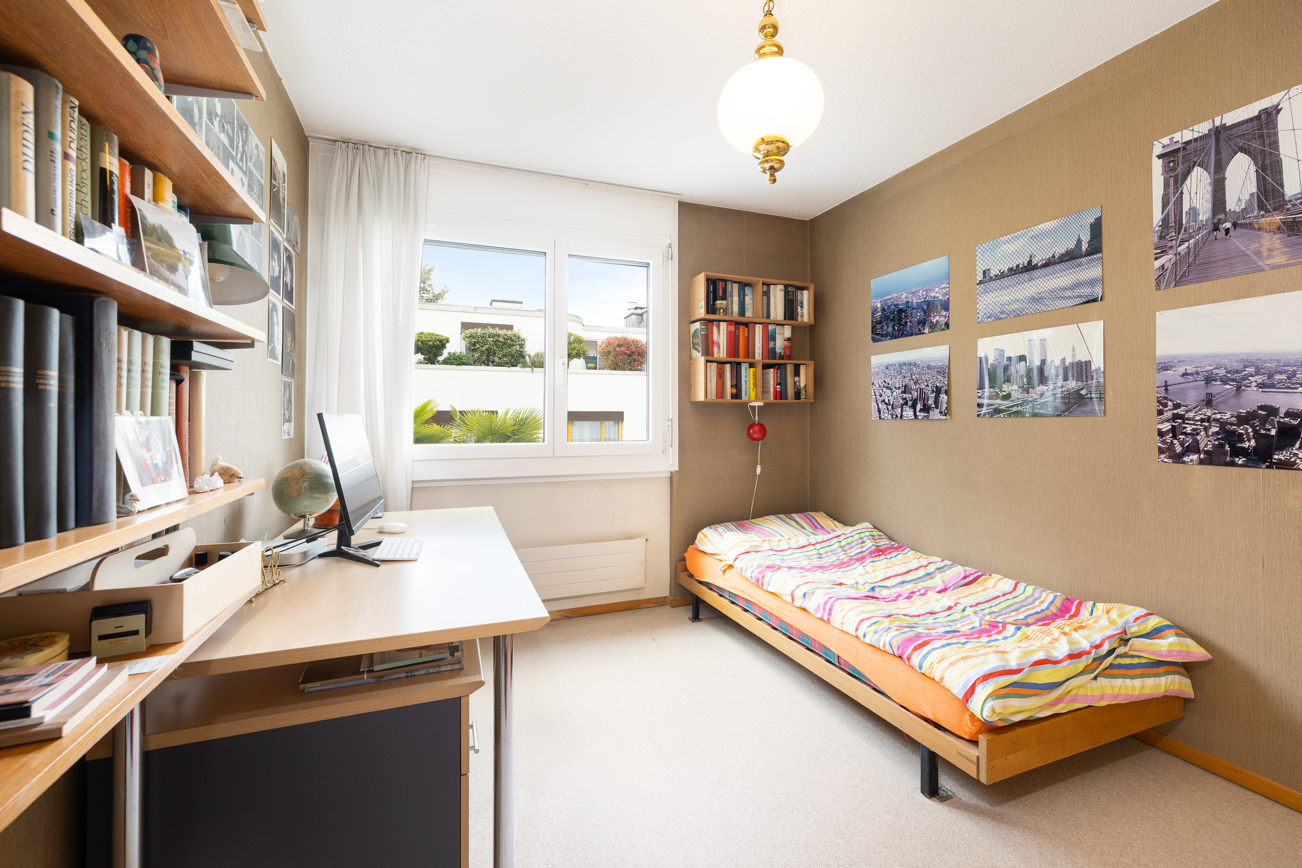 Kleines Arbeits- und Schlafzimmer