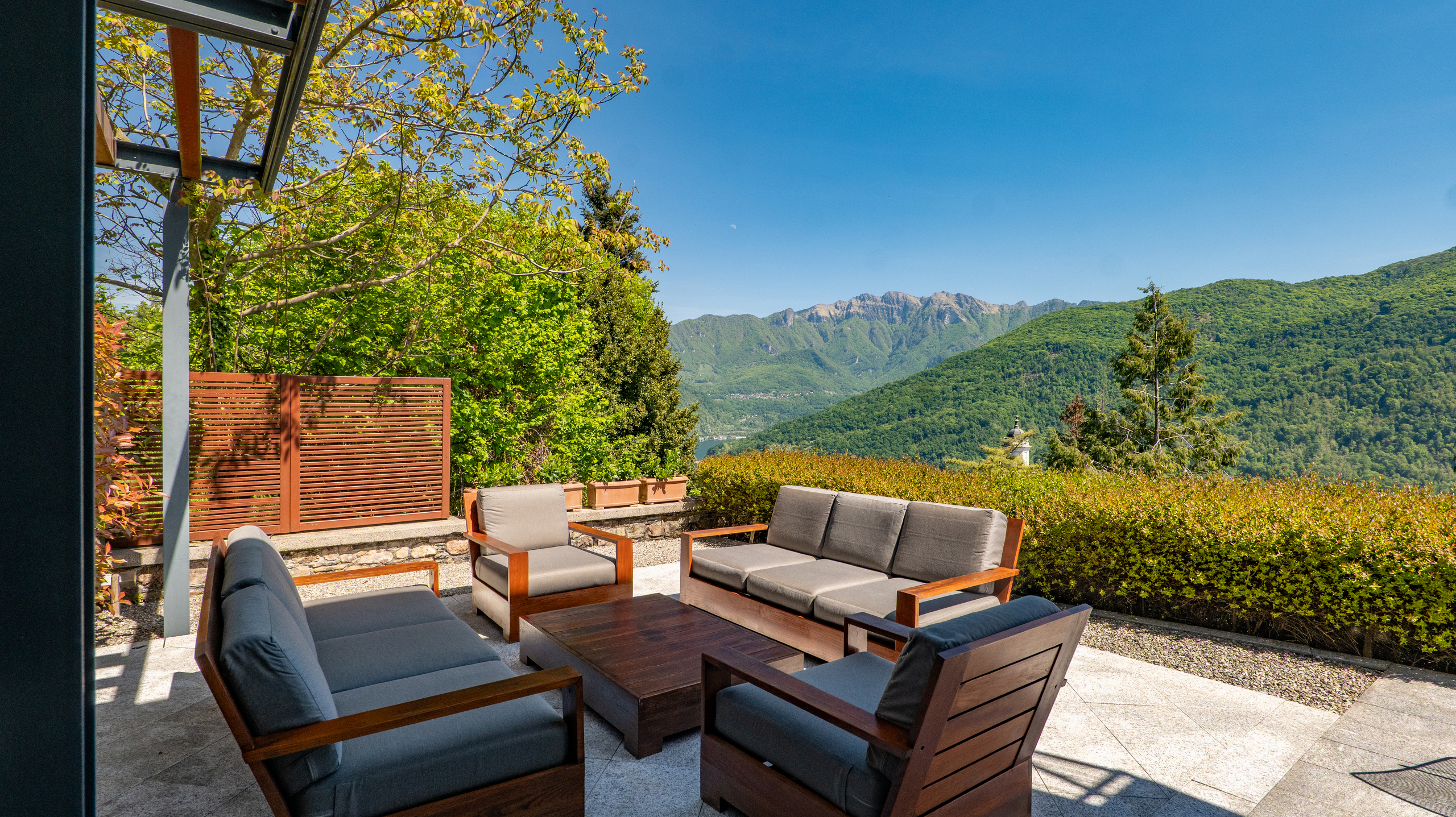 Terrasse mit Bergblick