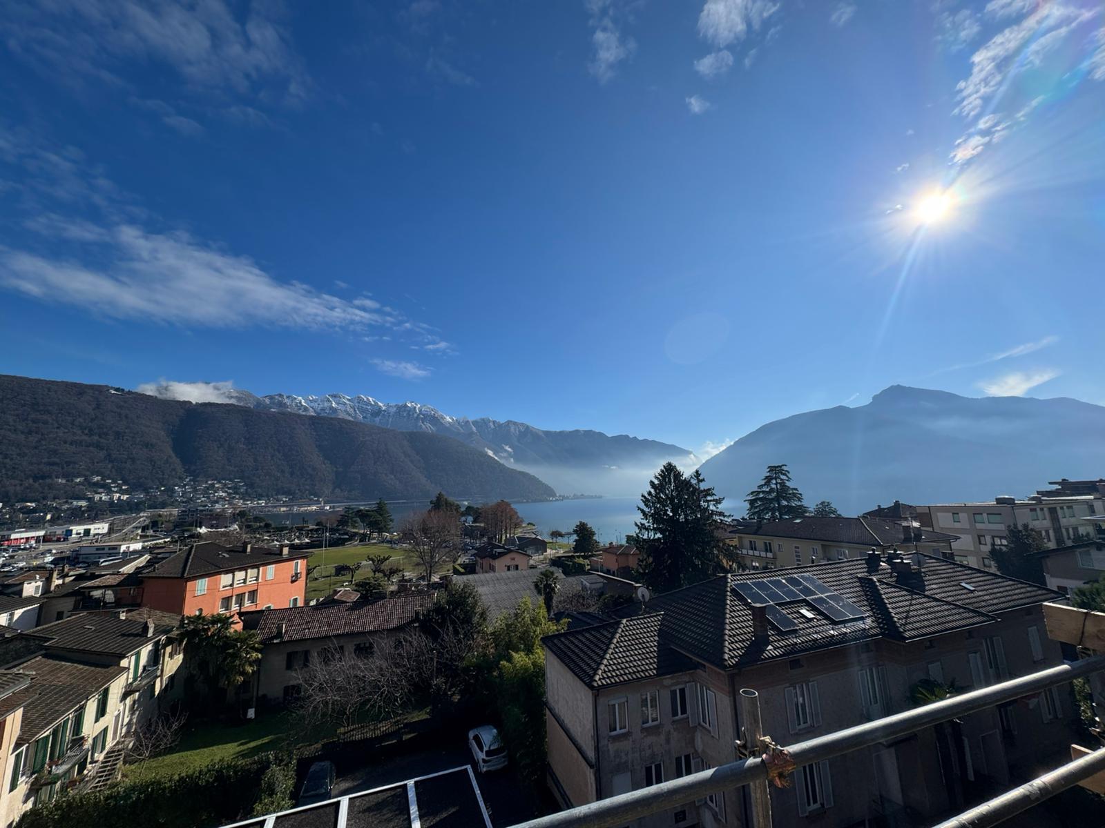 Seeblick mit Bergen