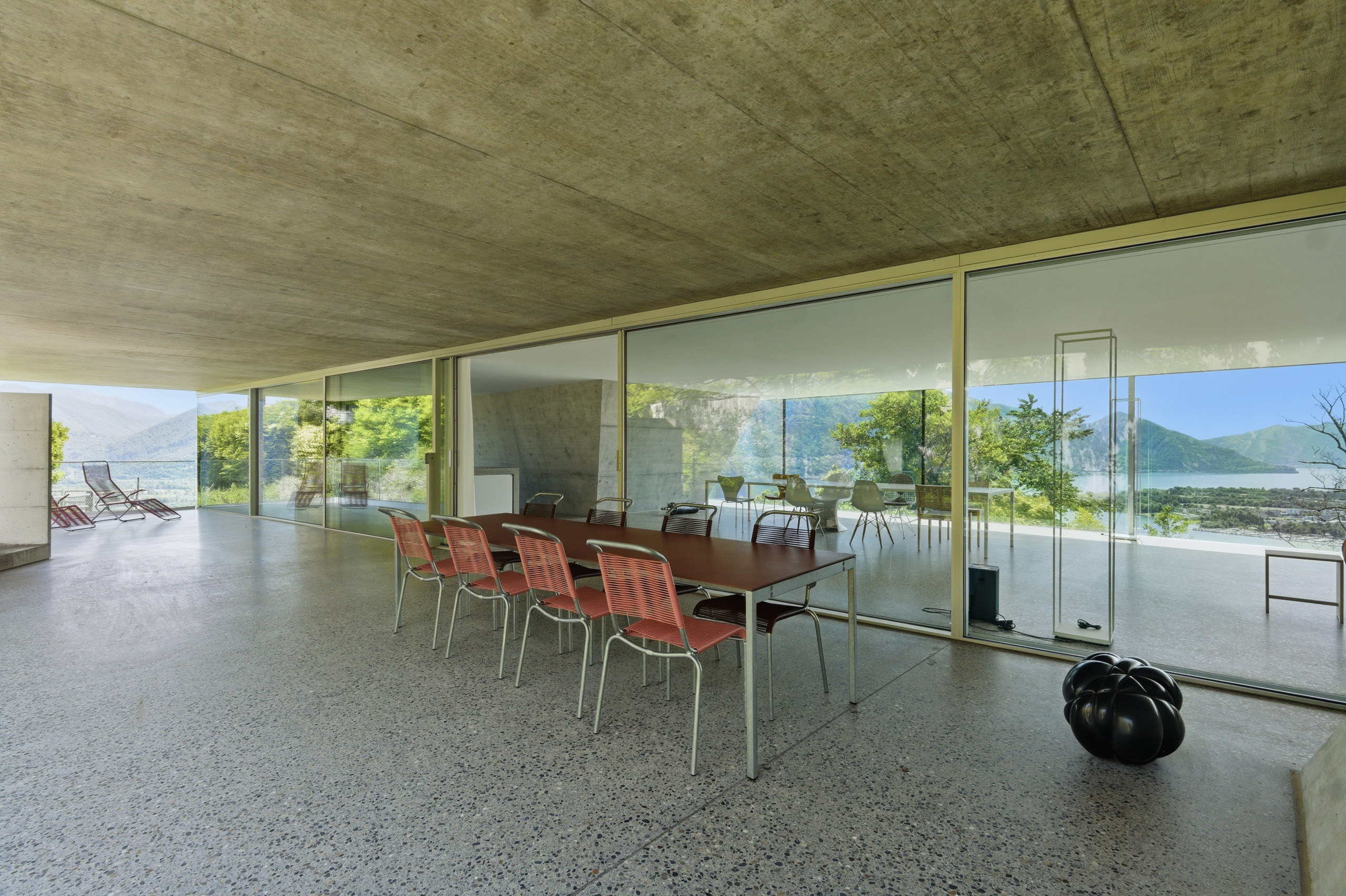 Offener Wohnraum mit Panoramablick