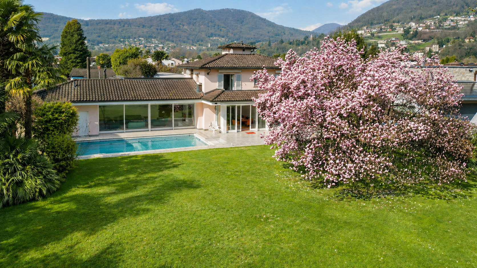 Villa mit Pool und großem Garten