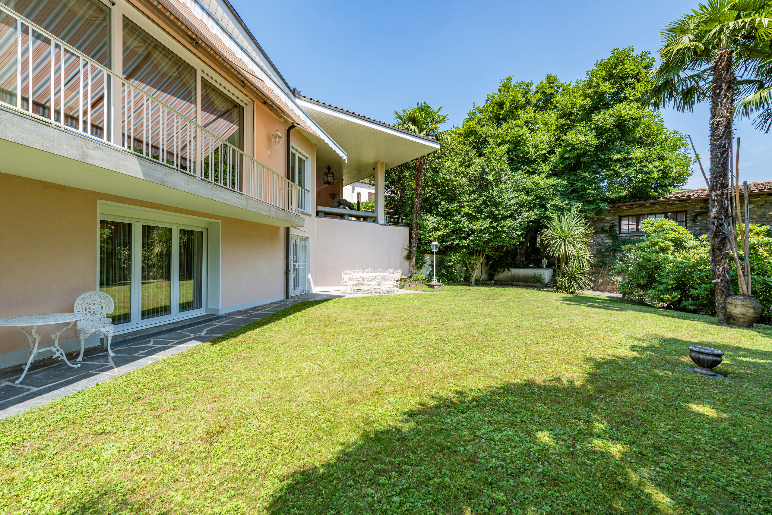 Gartenansicht eines Wohnhauses