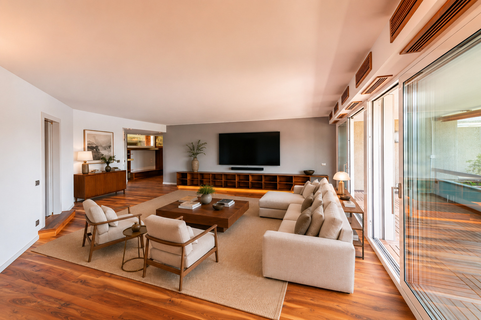 Modernes Wohnzimmer mit großer Verglasung