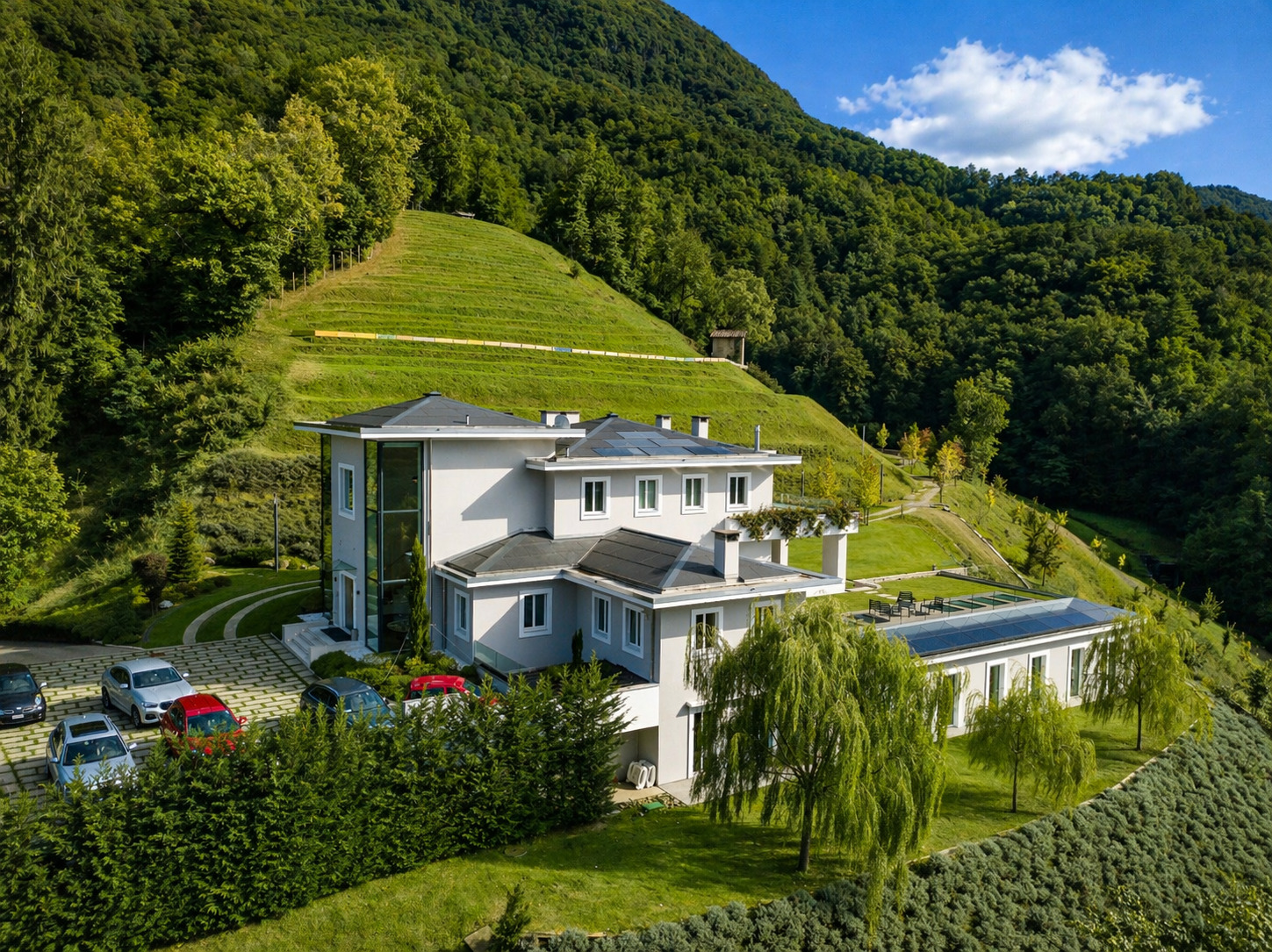 Moderne Villa in Hanglage