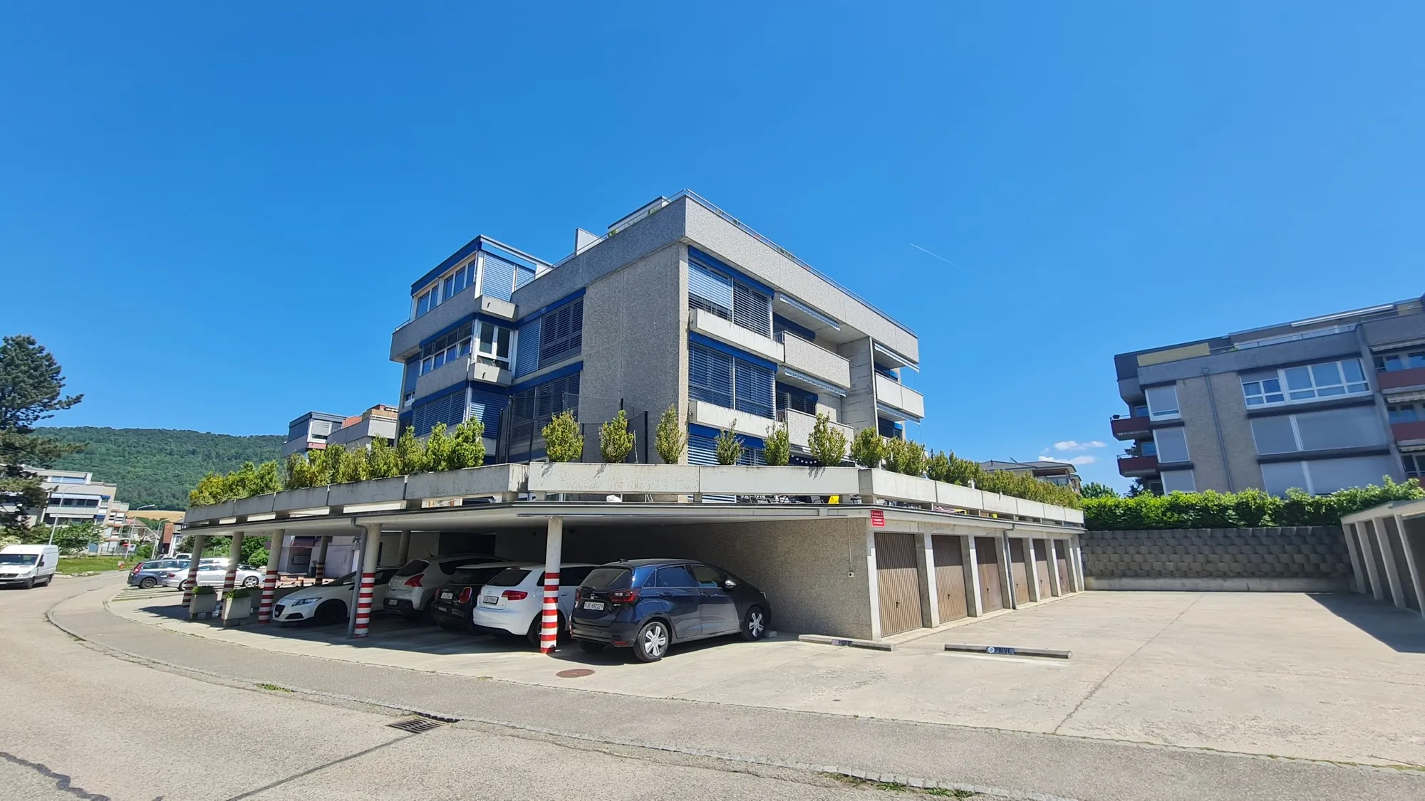 Modernes Mehrfamilienhaus mit Tiefgarage