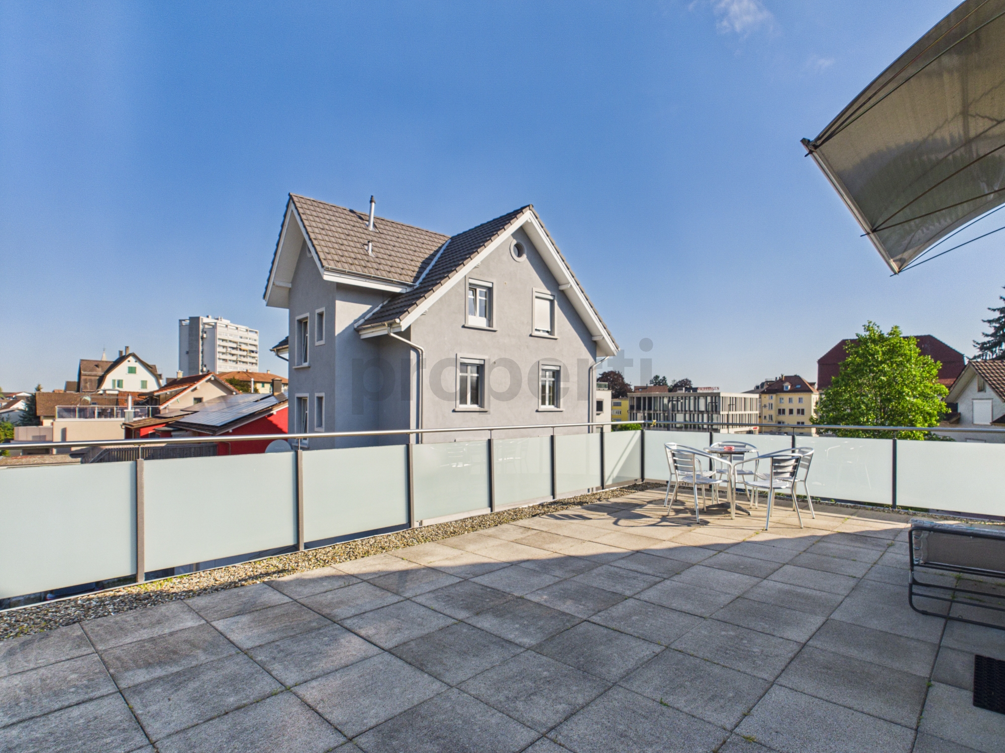 Dachterrasse mit Stadtblick