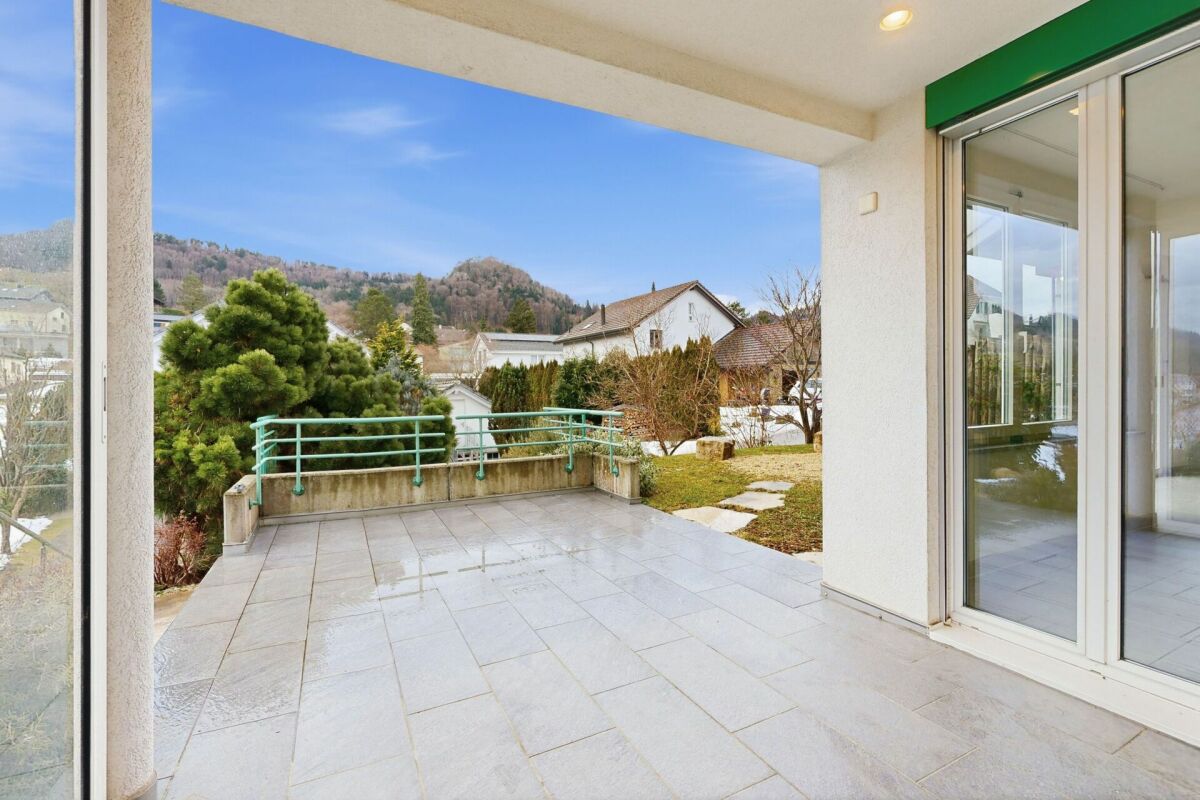 Überdachte Terrasse mit Ausblick