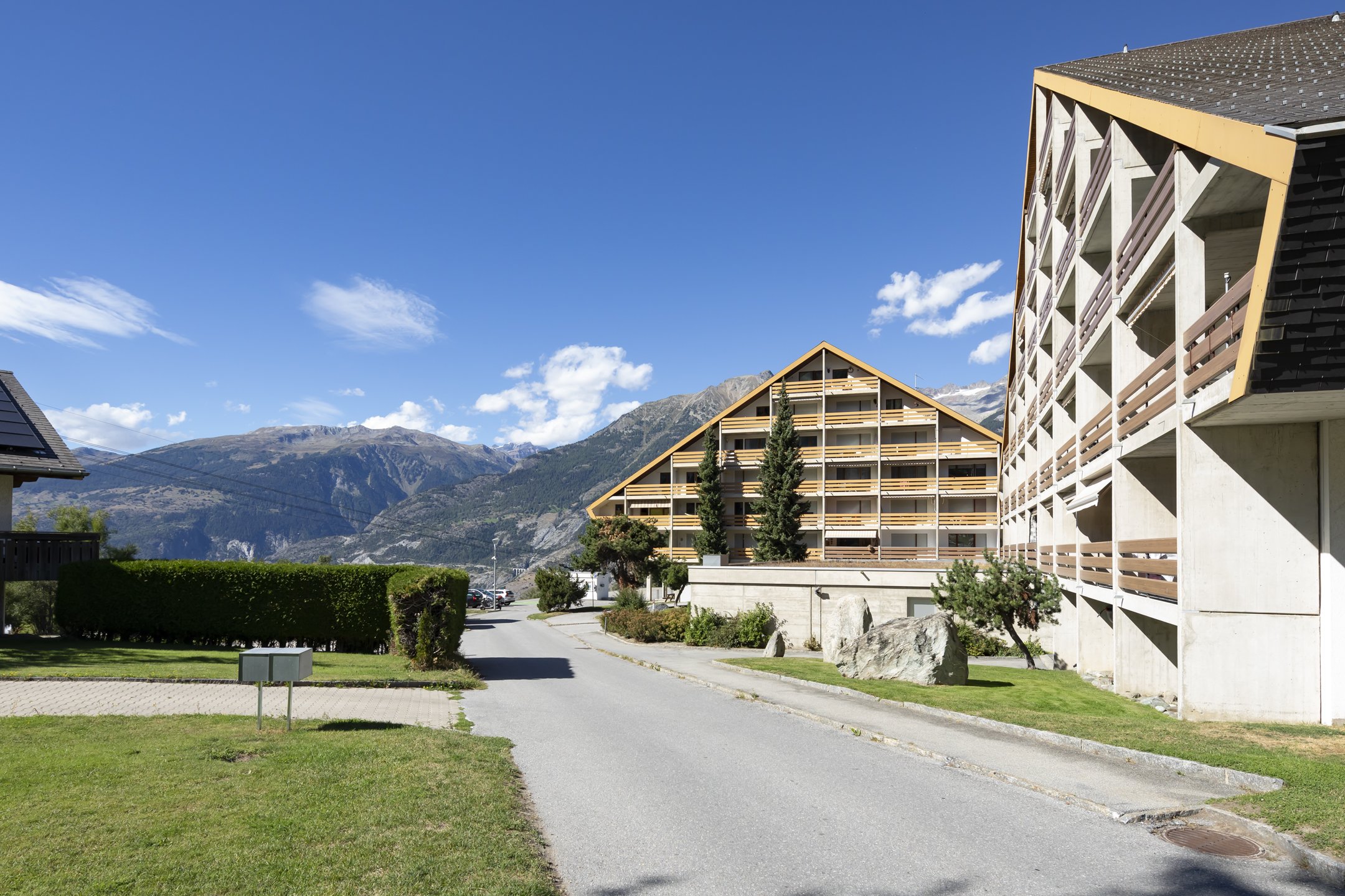 Alpenresort mit Wohngebäuden