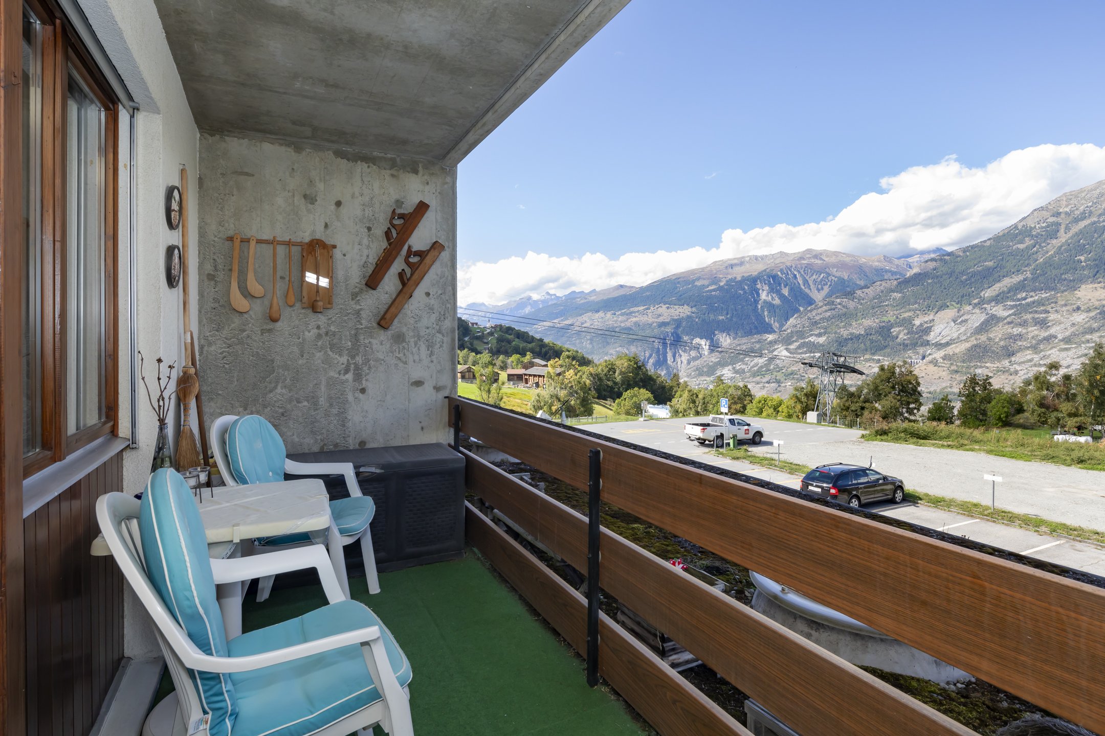 Balkon mit Bergblick