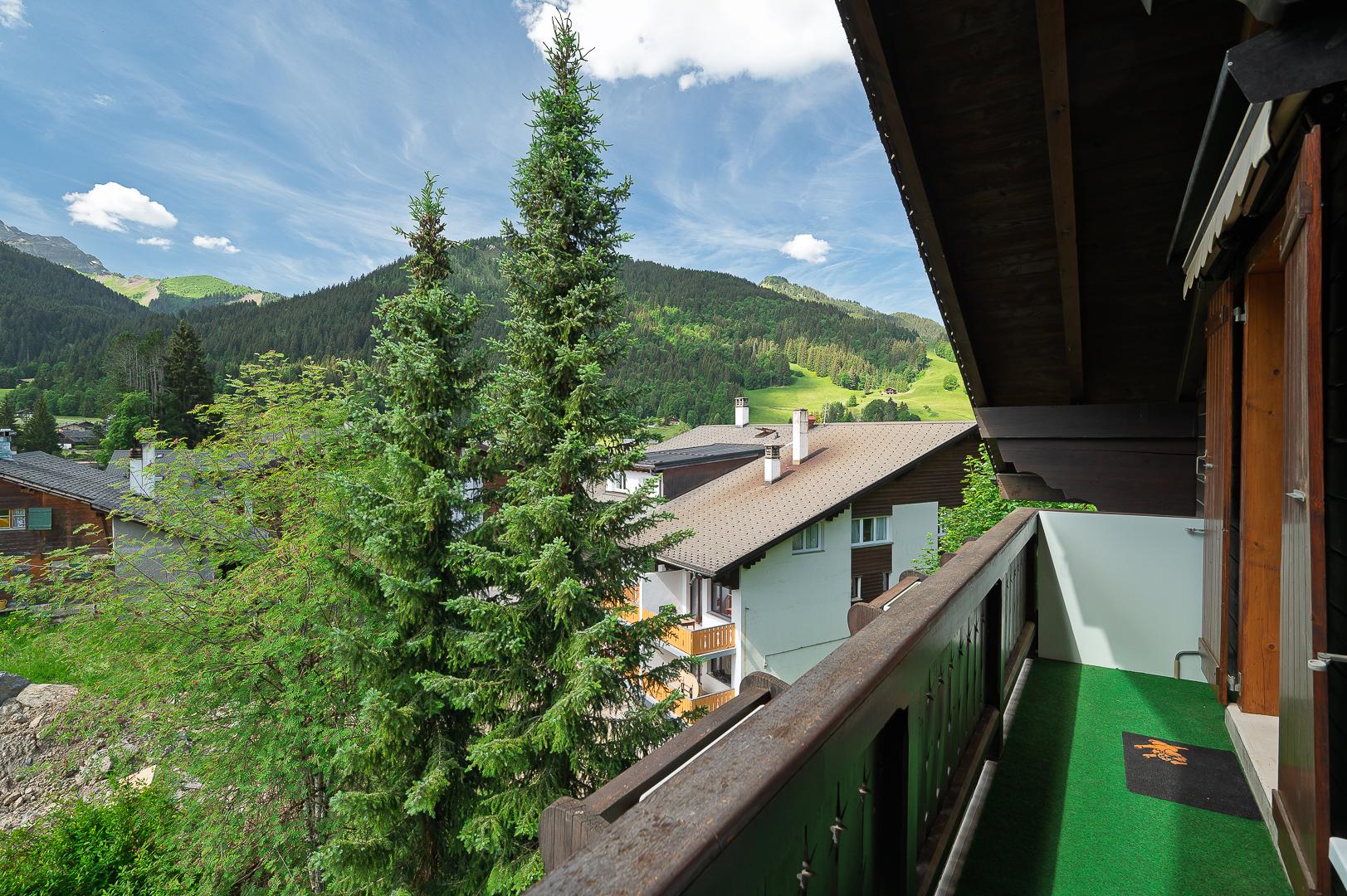 Balkon mit Bergblick