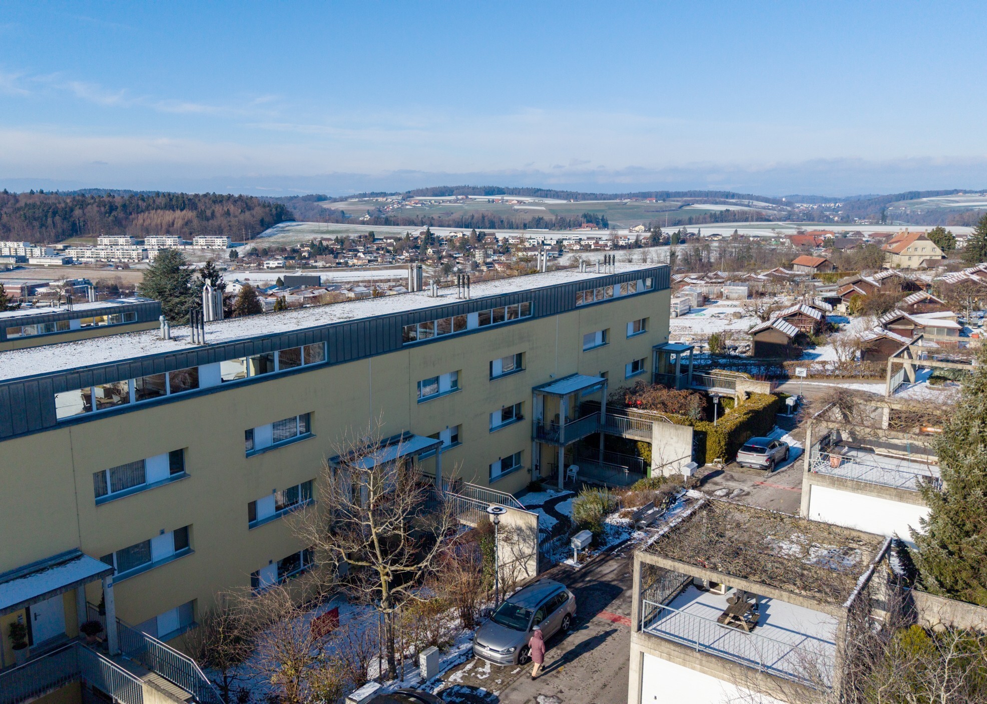 Wohnanlage mit Winterlandschaft und Fernblick