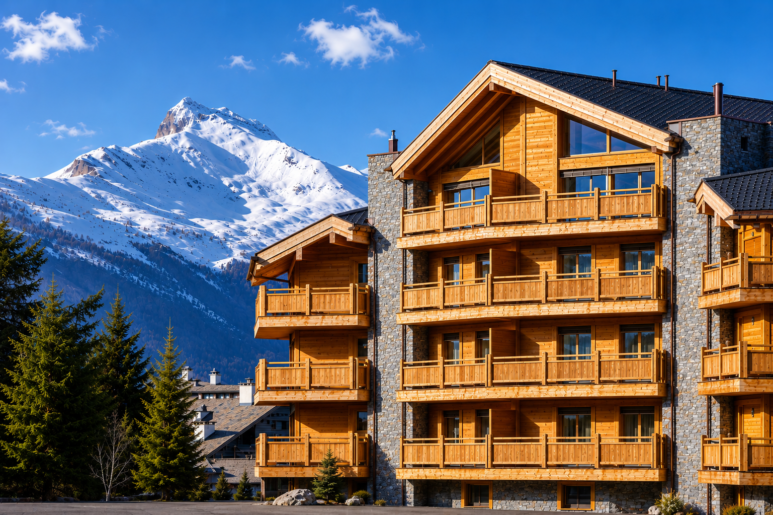 Alpenresort mit Bergblick