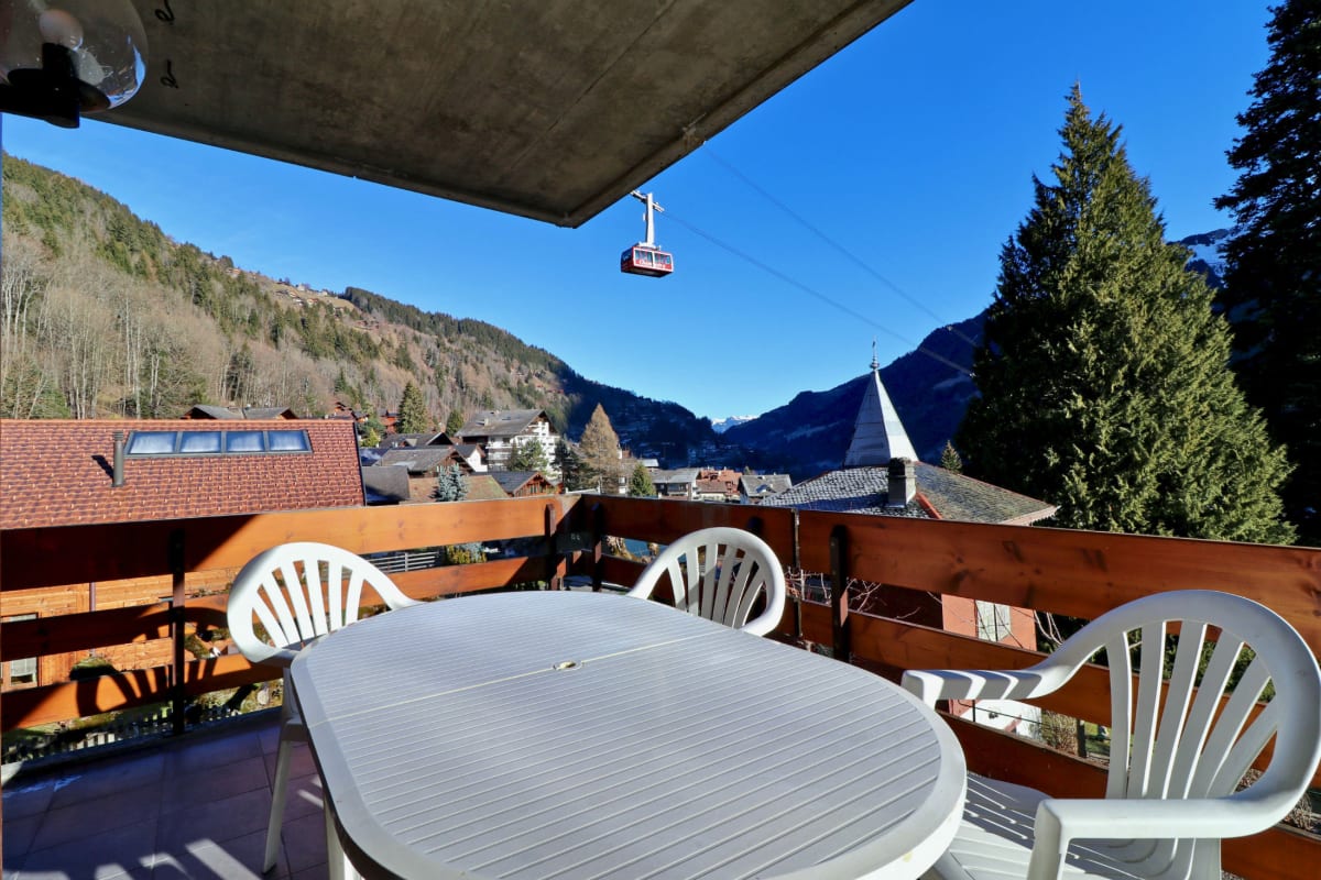 Balkon mit Bergpanorama