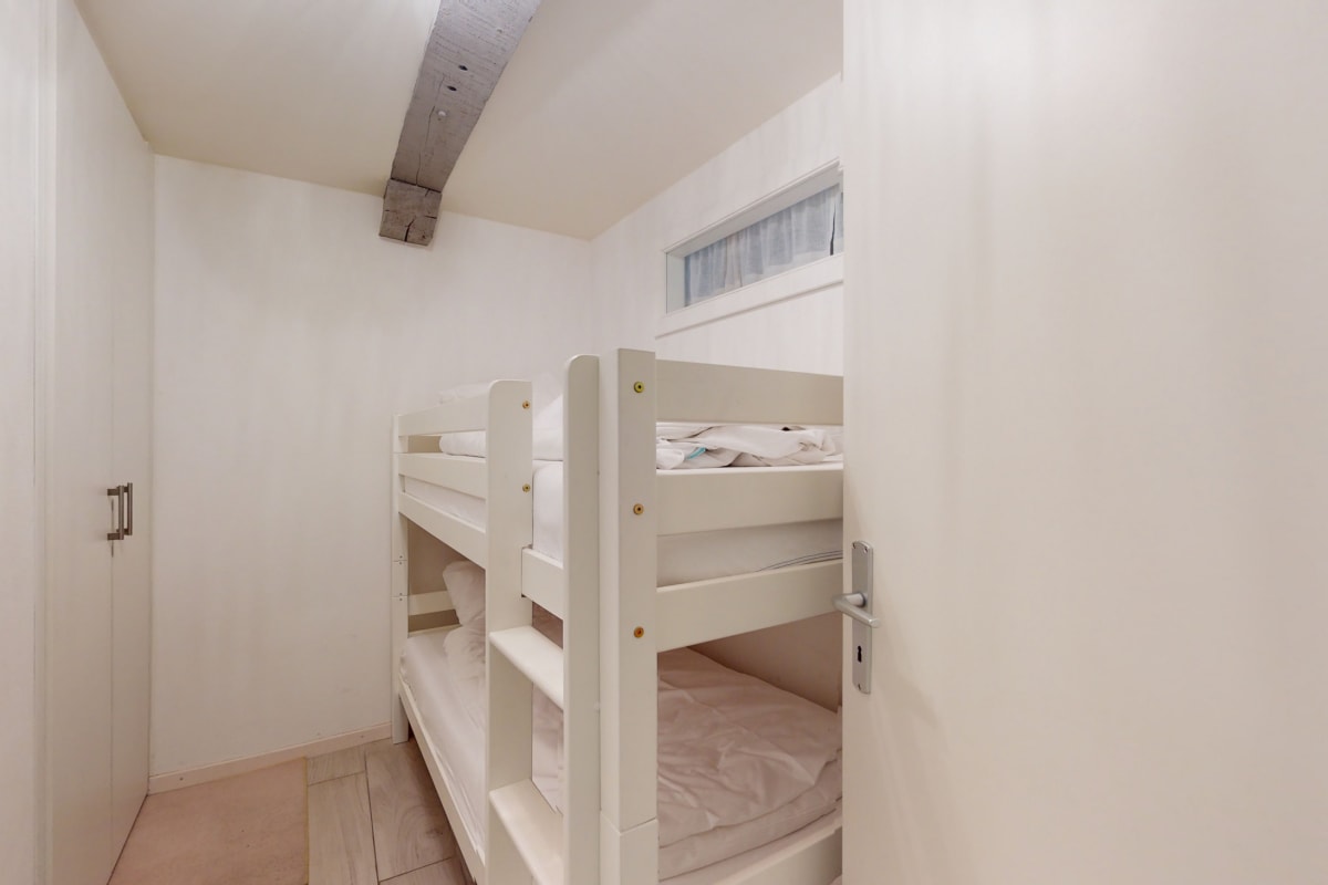 Kleines Schlafzimmer mit Etagenbett