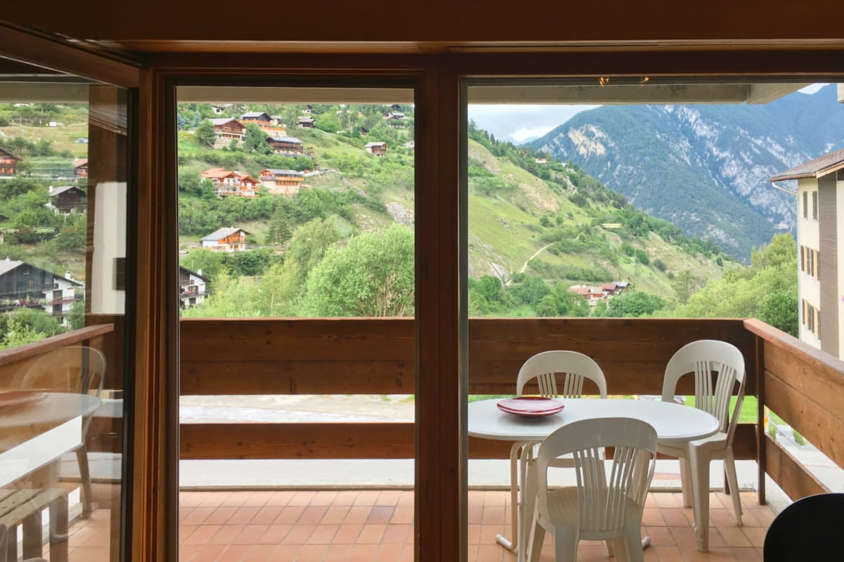 Balkon mit Bergblick