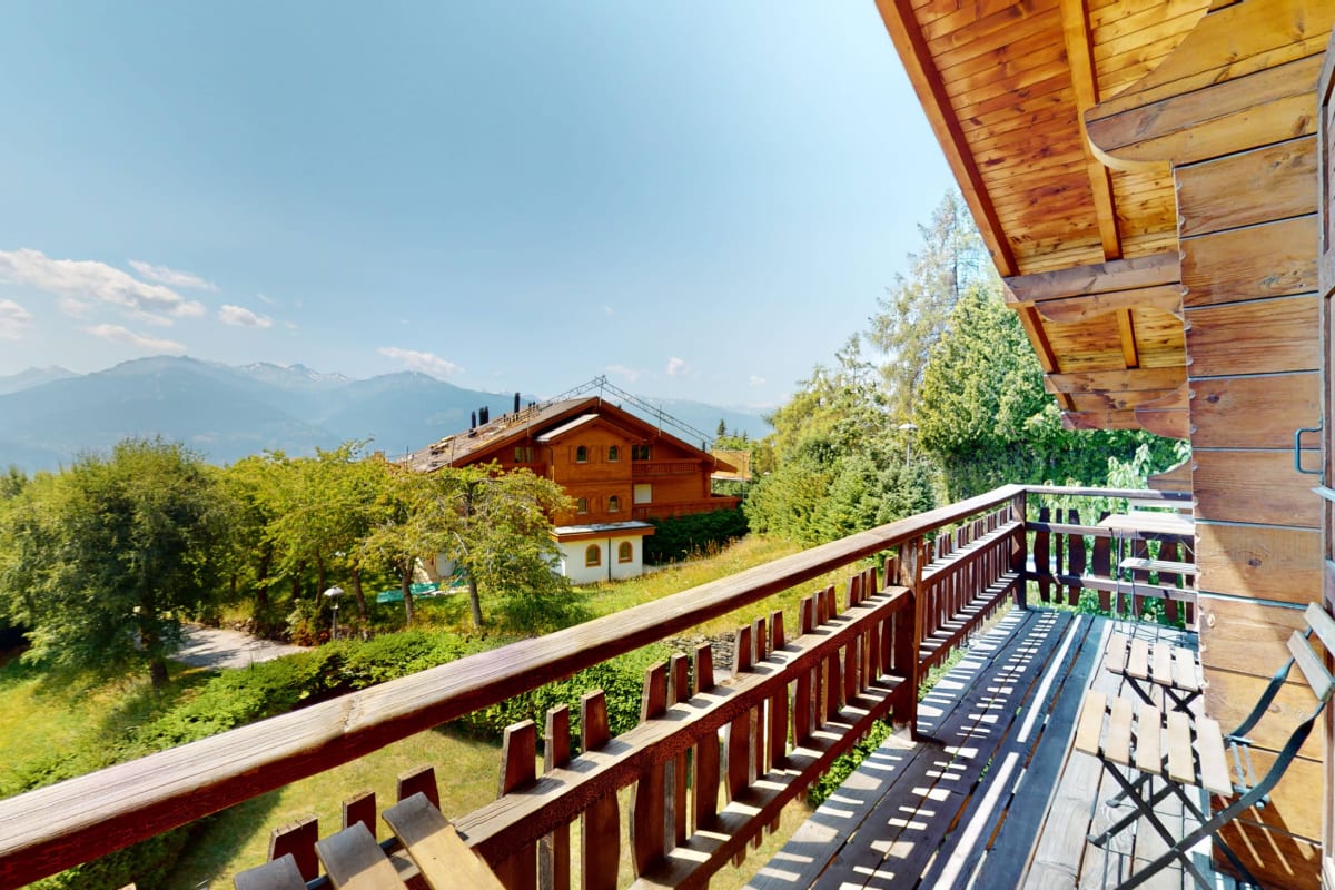 Balkon mit Bergblick
