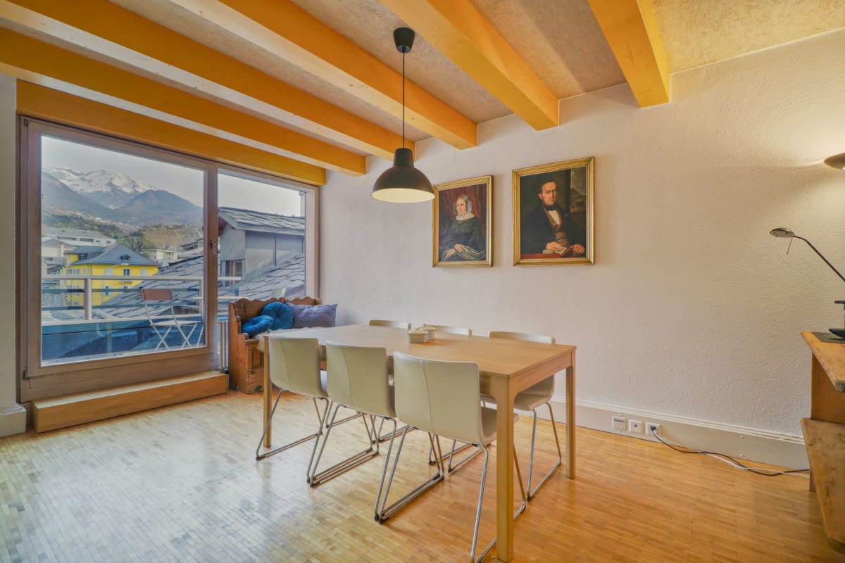 Esszimmer mit Bergblick