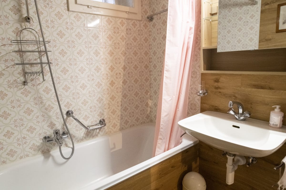 Komfortable Wohnung mit Außenbereich in idealer Lage in Crans-Montana – Sion