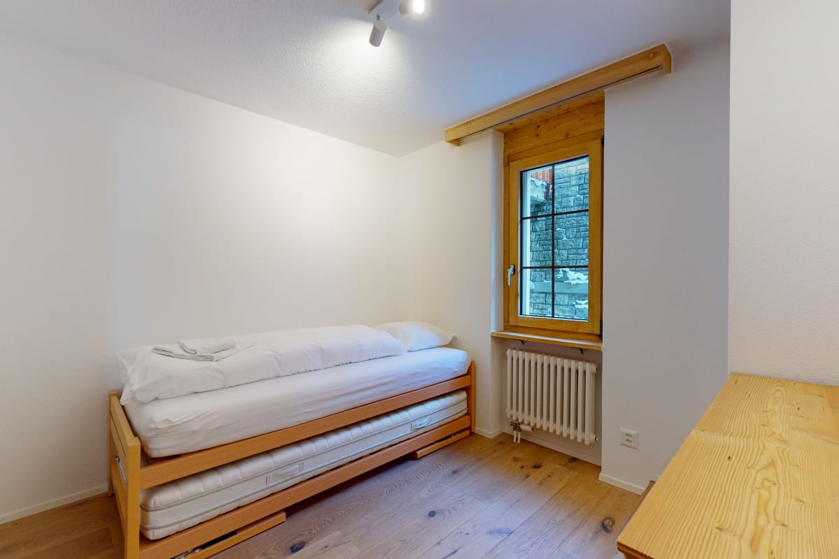 Kleines Schlafzimmer mit Einzelbett