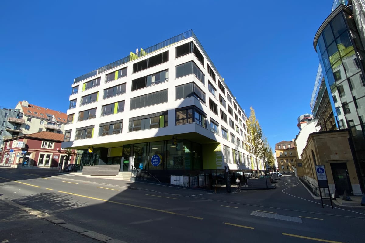Modernes Stadthaus mit Glasfassade