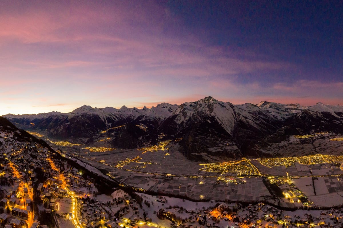 Alpenpanorama bei Dämmerung