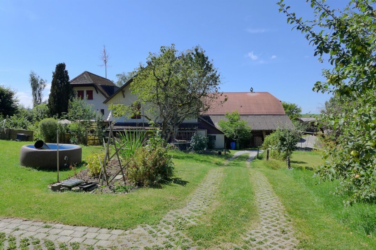 Ländliches Anwesen mit großem Garten