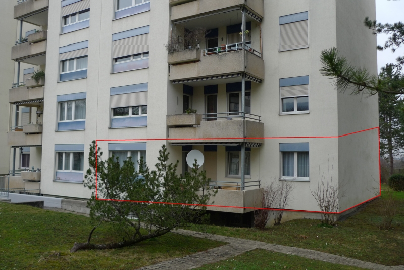 Mehrfamilienhaus mit Balkonen