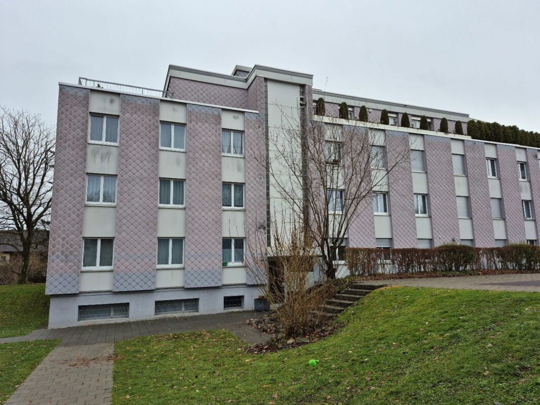 Mehrfamilienhaus von außen