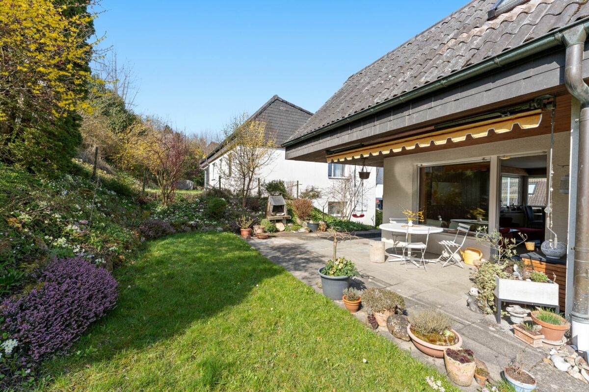 Garten mit Terrasse am Einfamilienhaus