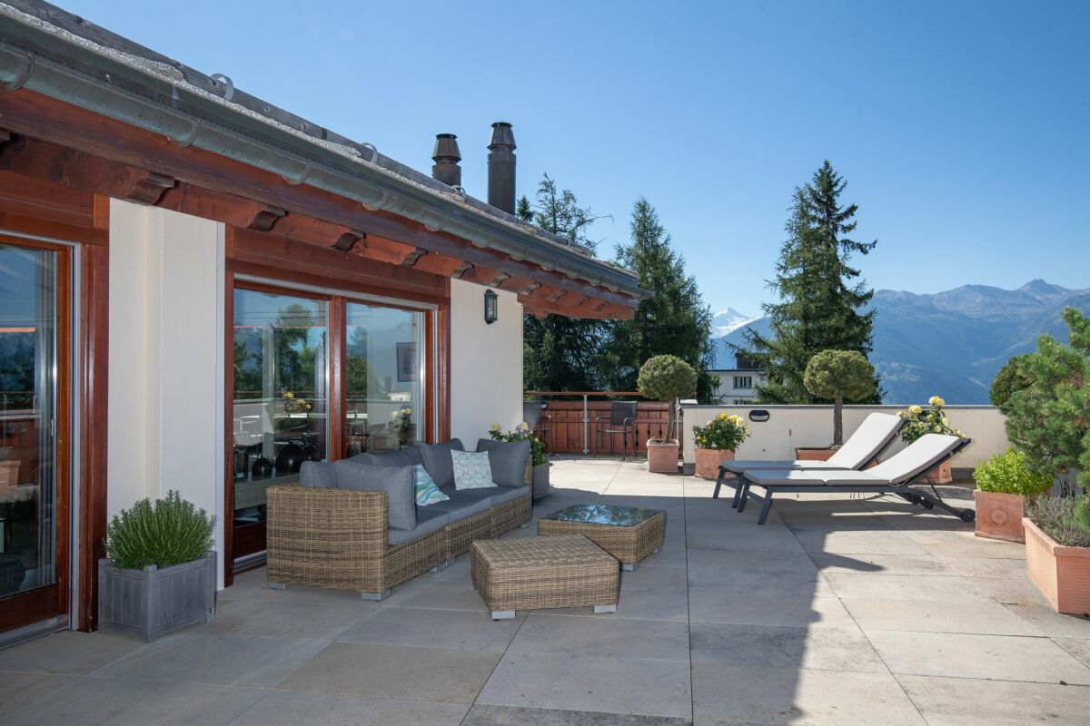 Terrasse mit Bergblick