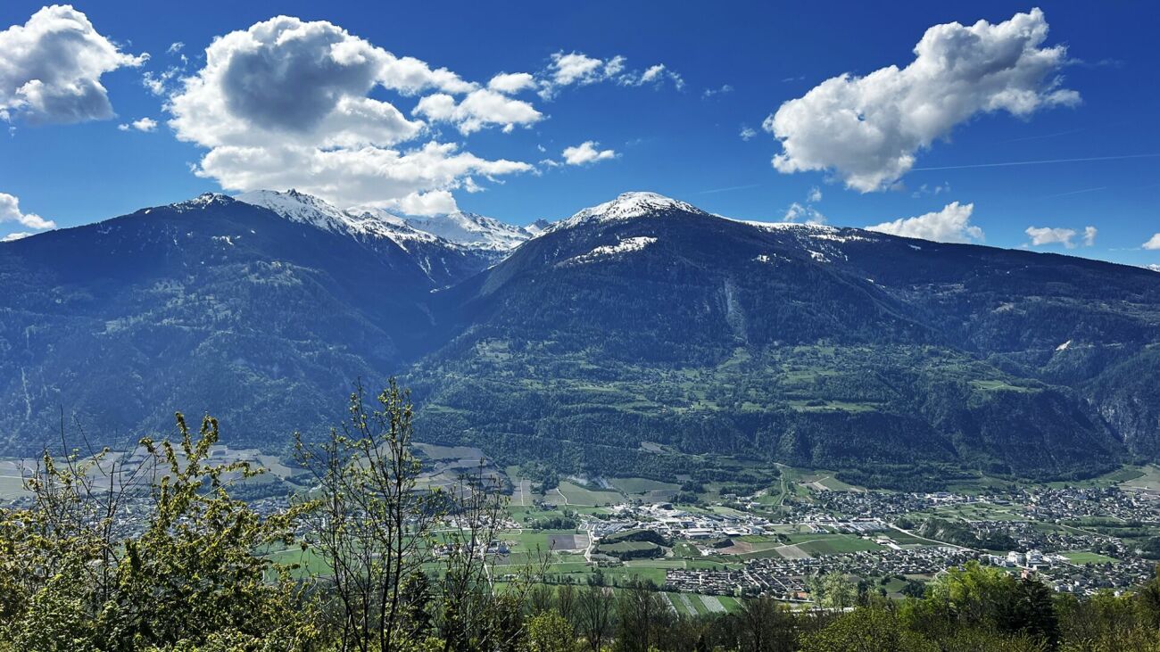 Bergpanorama mit Talblick