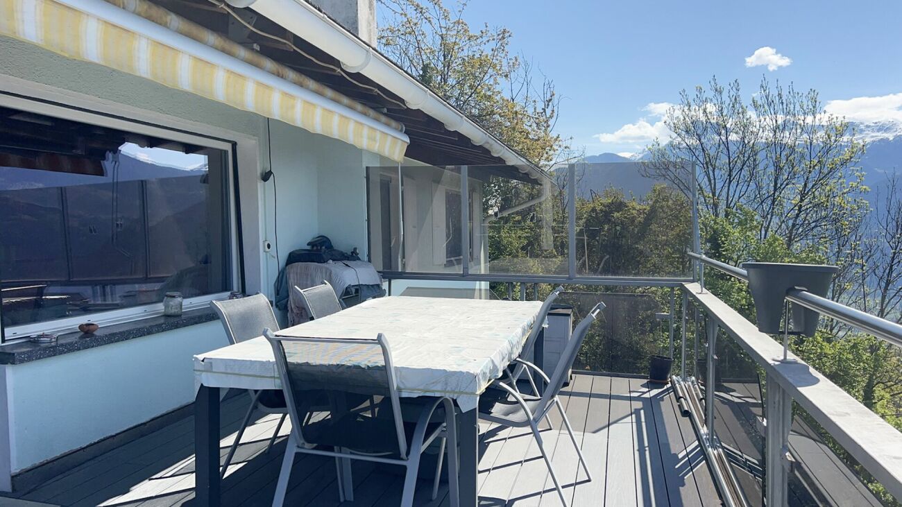 Balkon/Terrasse mit Bergblick