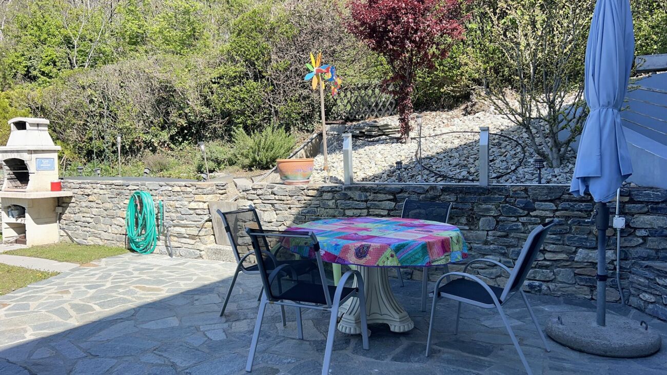 Garten-Terrasse mit Grillplatz